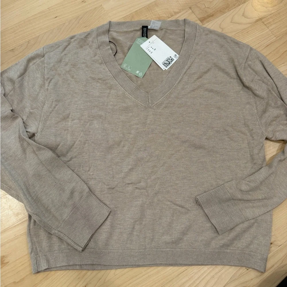 H&M Women's Tan V-Neck Sweater